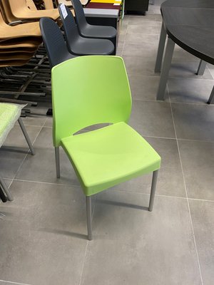 DESTOCKAGE - Chaise - Lot de 2 chaises structure couleur aluminium 4 pieds, avec coque polypropylène vert pomme