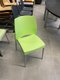 Lot de 2 chaises structure couleur aluminium 4 pieds, avec coque polypropylène vert pomme