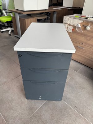 DESTOCKAGE - Rangements - Caisson métalique 3 tiroirs couleur anthracite profondeur 80 et largeur 45 cm à hauteur de bureau avec top blanc