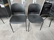 Lot de 2 chaises visiteurs coque polypro noir et piétement noir
