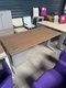 Bureau plan droit 160 x 80 cm plateau noyer et piétement aluminium avec caisson qui ne ferme pas à clé