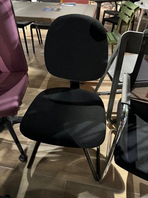 DESTOCKAGE - Chaise - Chaise visiteur structure luge dossier et assise en tissu noir