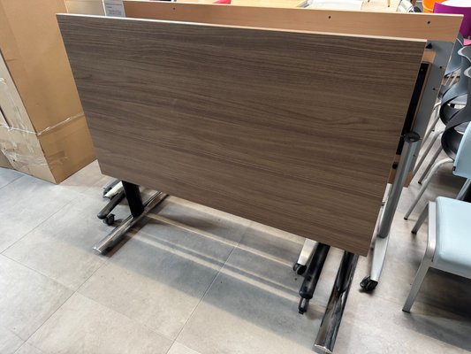 DESTOCKAGE - Bureau - Table abbatante 140 x 80 cm plateau noyer et piétement noir et chrome