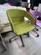 Fauteuil visiteur a roulettes tissu vert