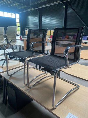 DESTOCKAGE - Sièges & Fauteuils - Lot de deux sièges visiteurs structure chromée assise et dossier en résille noir