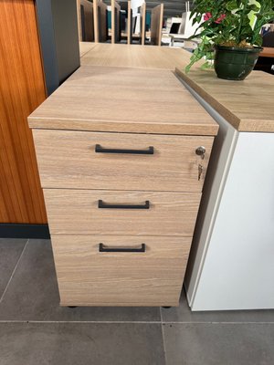 DESTOCKAGE - Rangements - Caisson hauteur de bureau 3 tiroirs en mélaminé finition chêne et poignée anthracite