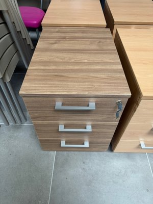 DESTOCKAGE - Rangements - Caisson mobile en mélaminé noyer largeur 42 cm, 3 tiroirs poignées couleur aluminium