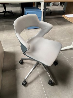 DESTOCKAGE - Sièges & Fauteuils - Siège de bureau piétement aluminium poli, coque polypropylène et assise tissu gris clair
