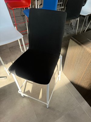 DESTOCKAGE - Chaise - Tabouret hauteur 65 cm structure 4 pieds blanche, assise en tissu noir
