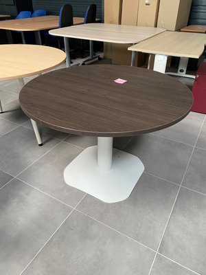 DESTOCKAGE - Accueil & Réunion - Table ronde diamètre 110 cm, plateau wengé pied central blc
