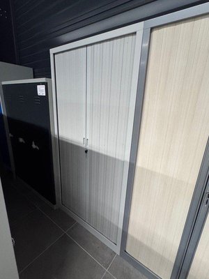 DESTOCKAGE - Rangements - Armoire à rideaux 198 x 100 cm , coffre gris clair, rideaux gris clair