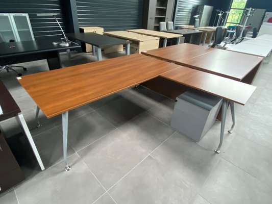 DESTOCKAGE - Bureau - Bureau d'angle 200x100cm avec retour à droite 100 x 60 cm et caiss métal mobile 3 trs, plateau finition aulne piét. alu