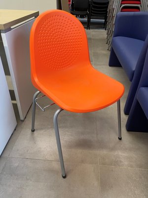 DESTOCKAGE - Chaise - Lot de deux sièges structure couleur aluminium 4 pieds avec coque en polypropylène orange