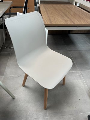 DESTOCKAGE - Chaise - Chaise coque polypropylène grise avec 4 pieds bois