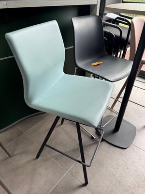 DESTOCKAGE - Chaise - Chaise hauteur 65 cm assise simili cuir bleur et piétement noir