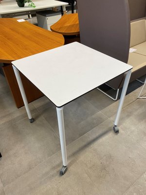 DESTOCKAGE - Table basse - Table sur roulettes 69 x 69 cm structure 4 pieds blanc et plateau blanc