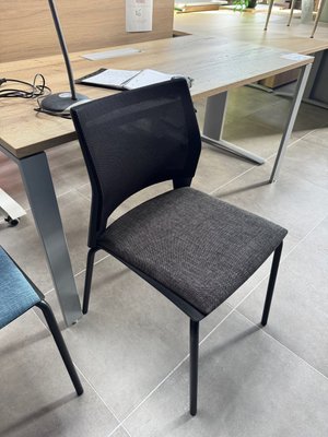 DESTOCKAGE - Sièges & Fauteuils - Chaise visiteur dossier résille assise tissu gris