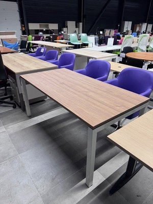 DESTOCKAGE - Bureau - Bureau plan droit gamme K3 longueur 160 x 80 cm piétement blanc et plateau noyer