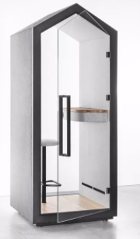 ALCOVE ACOUSTIQUE - Phones Boxes - COTTAGE SOLO avec siège, fond verre trempé et murs en tissu L.100xP.95xH.242cm, porte en verre, éclairage LED et système de ventilation avec détecteur de présence, tablette intégrée avec prise électrique