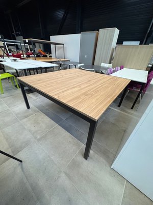 DESTOCKAGE - Bureau - Table de réunion 165 x 165 plateau noyer et piétement noir