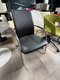 Fauteuil visiteur structure chromée assise et dossier en simili cuir noir