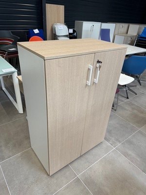 DESTOCKAGE - Rangements - Armoire en mélaminé coffre blanc, portes et top de finition chêne hauteur 120 cm largeur 80 cm