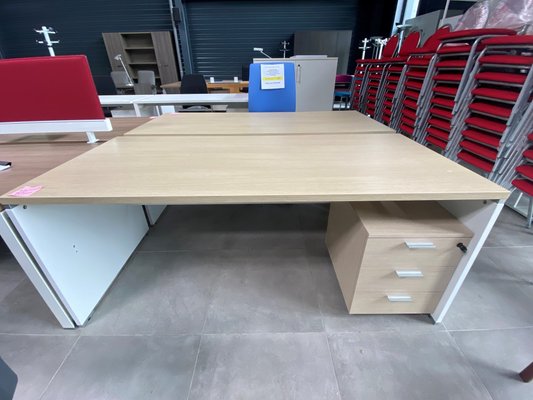 DESTOCKAGE - Bureau - Bureau plan droit 180 x 80 cm avec caiss mobile 3 trs en bois et voile de fonc bois, plateau chêne et piét. blc