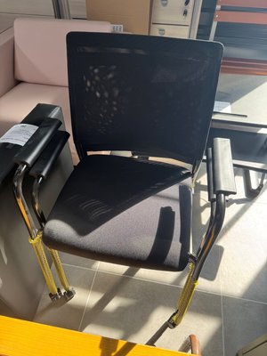 DESTOCKAGE - Chaise - Lot de 2 chaises visiteur ZEN mesh avec accotoir assise et dossier noir et roulettes