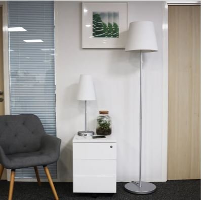 LUMINAIRES - Lampes - CUP  Lampadaire abat jour forme conique tissu BLANC  pietement fin -Haut 155cm