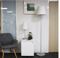 LUMINAIRES - Lampes - CUP  Lampadaire abat jour forme conique tissu BLANC  pietement fin -Haut 155cm