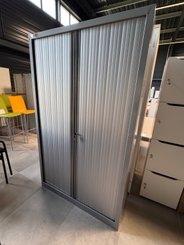 DESTOCKAGE - Rangements - Armoire à rideaux 198 x 120 coffre enfoncé à plusieurs endroit, coffre et rideaux couleur aluminium