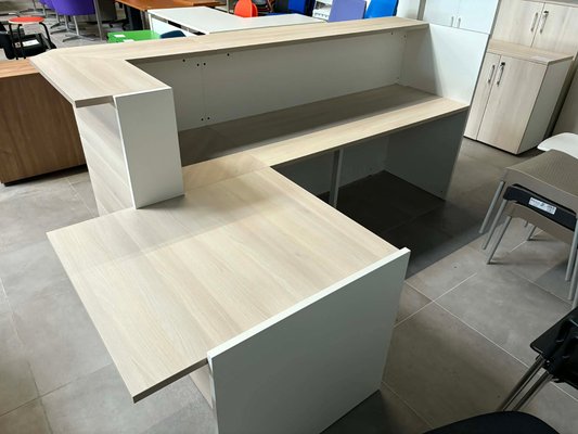 DESTOCKAGE - Accueil & Réunion - Banque d'accueil Coloris Blanc avec façade verre blanc Largeur 2300 + retour PMR