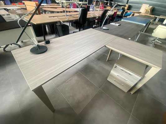 DESTOCKAGE - Bureau - Bureau de direction 180 x 80 cm avec retour à droite 80 x 60 cm et caiss mobile 3 trs