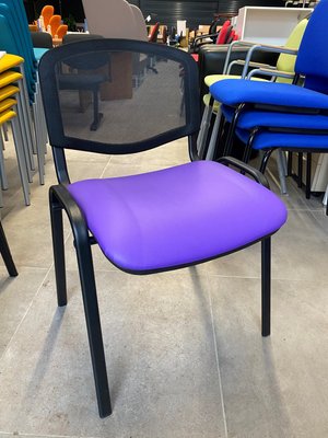 DESTOCKAGE - Chaise - Lot de 2 sièges JOKER Mesh structure 4 pieds noire assise revêtement PVC violet et dossier résille noire