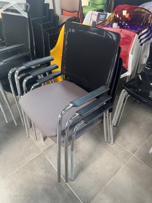 DESTOCKAGE - Chaise - Chaise visiteur ZEN mesh avec accotoir structure chrome assise gris et dossier résille noir