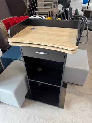 DESTOCKAGE - Accessoires - Pupitre anthracite plateaux couleur chêne clair, dimensions LxPxH : 60 x 45 x 110 cm