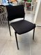 Siège structure 4 pieds noir assise en tissu et dossier en polypropylène