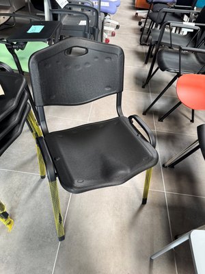 DESTOCKAGE - Chaise - Chaise visiteur 4 pieds dossier et assise polypro noir