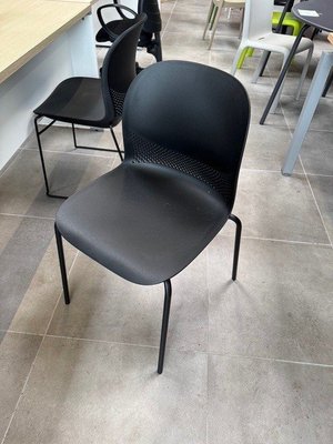 DESTOCKAGE - Chaise - Chaise visiteur assise polypropylène 4 pieds noir