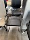 Chaise visiteur structure métallique couleur chromée, assise en pvc noir et dossier en polypro transparent