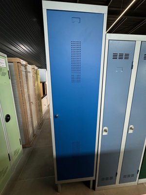 DESTOCKAGE - Rangements - Vestiaire sur pied type "POLICE" largeur 50 cm hauteur 190 cm