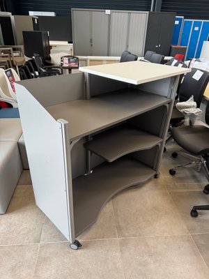 DESTOCKAGE - Bureau - Comptoir accueil mobile metal, plateau mélamine blanc, longueur 138cm x hauteur 117cm x profondeur 60cm finition couleur alu