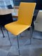 Chaise hauteur 80 cm assise tissu enduit jaune, structure 4 pieds couleur aluminium
