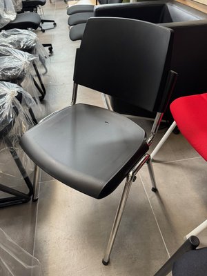 DESTOCKAGE - Sièges & Fauteuils - Chaise visiteur en polypropylène noir, piétement 4 pieds