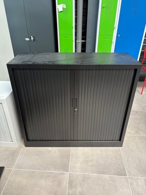 DESTOCKAGE - Rangements - Armoire métallique coffre et rideau noir hauteur 105cm et 120cm de largeur