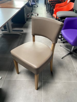 DESTOCKAGE - Chaise - Chaise revêtement PVC taupe avec piétement bois