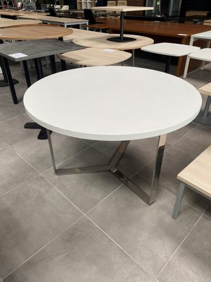 DESTOCKAGE - Accueil & Réunion - Table ronde P1 diam 120 cm, plateau blanc, pietement chromée 3 branches