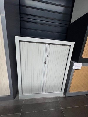 DESTOCKAGE - Rangements - Armoire à rideaux largeur 80 cm hauteur 100 cm, coffre et rideaux gris clair