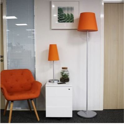 LUMINAIRES - Lampes - CUP Lampadaire abat jour forme conique tissu Oange  pietement fin -Haut 155cm