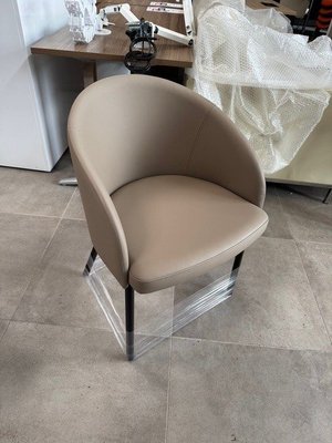 DESTOCKAGE - Sièges & Fauteuils - Fauteuil 4 pieds structure noir assise et dossier en revêtement PVC Taupe